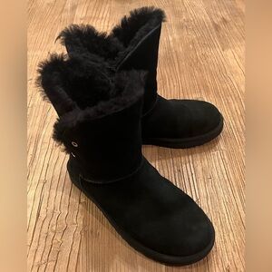 UGG EUC Black Constantine Gold Grommets, Size 8 US, 39 EU Suede with Shearling